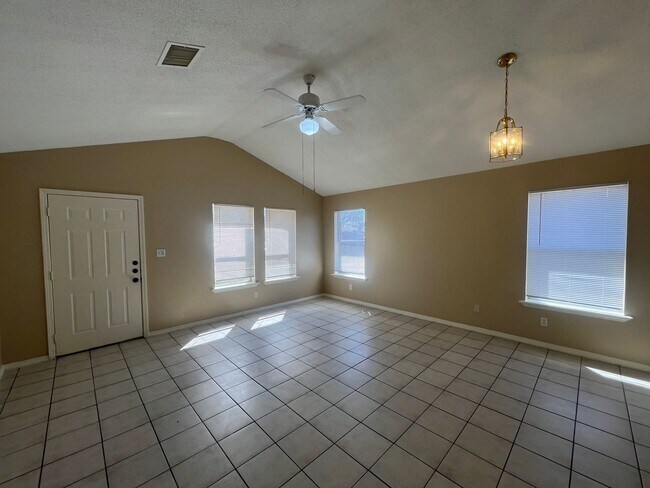 Foto del edificio - 5619 Lakebend W Dr