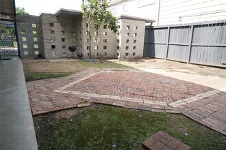 Building Photo - 2414 Mimosa Dr