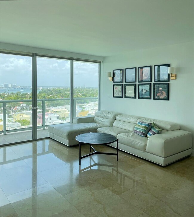 Foto del edificio - 5900 Collins Ave