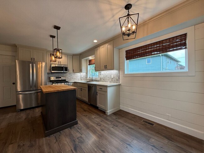 Foto del edificio - 4 bedroom 2.5 bath near Lake Shawnee