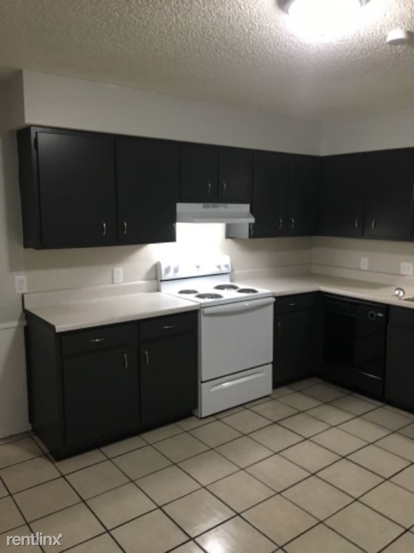 Building Photo - 2828 E Stanford St