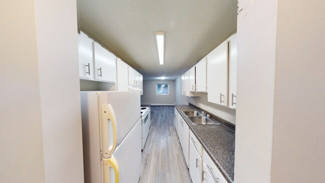 Photo du bâtiment - 10028-10105 105 Ave