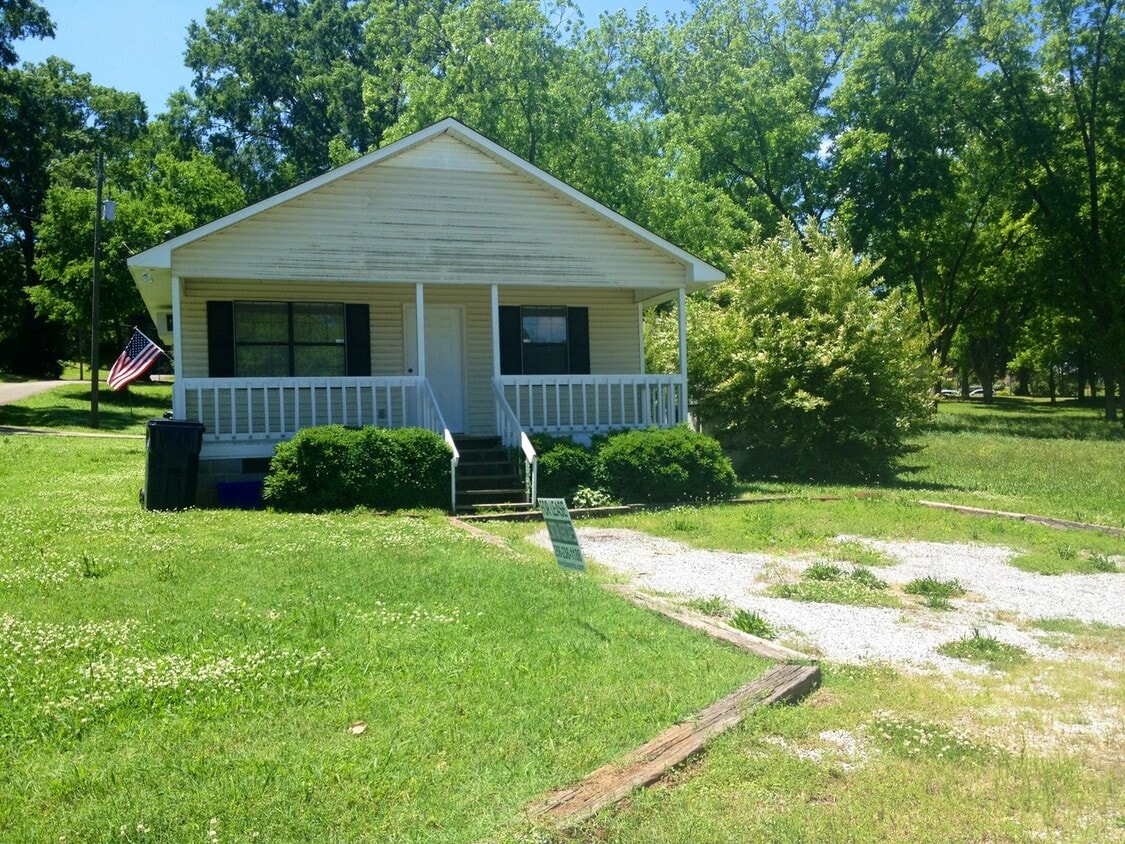 Primary Photo - 146a College St SE