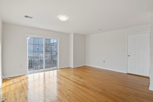 Foto del edificio - 31-33 CHESTER Ave