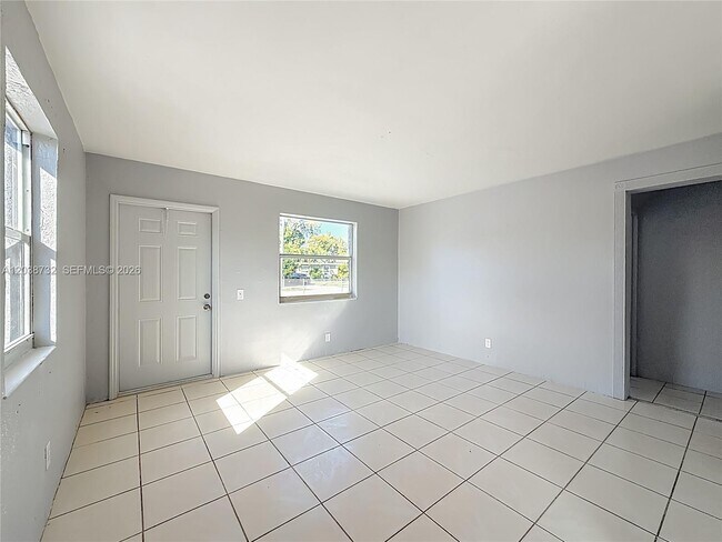 Foto del edificio - 2408 NW 8th St