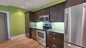 Photo du bâtiment - SPOTLESS 4 BEDROOM HOME FOR RENT IN PETERB...