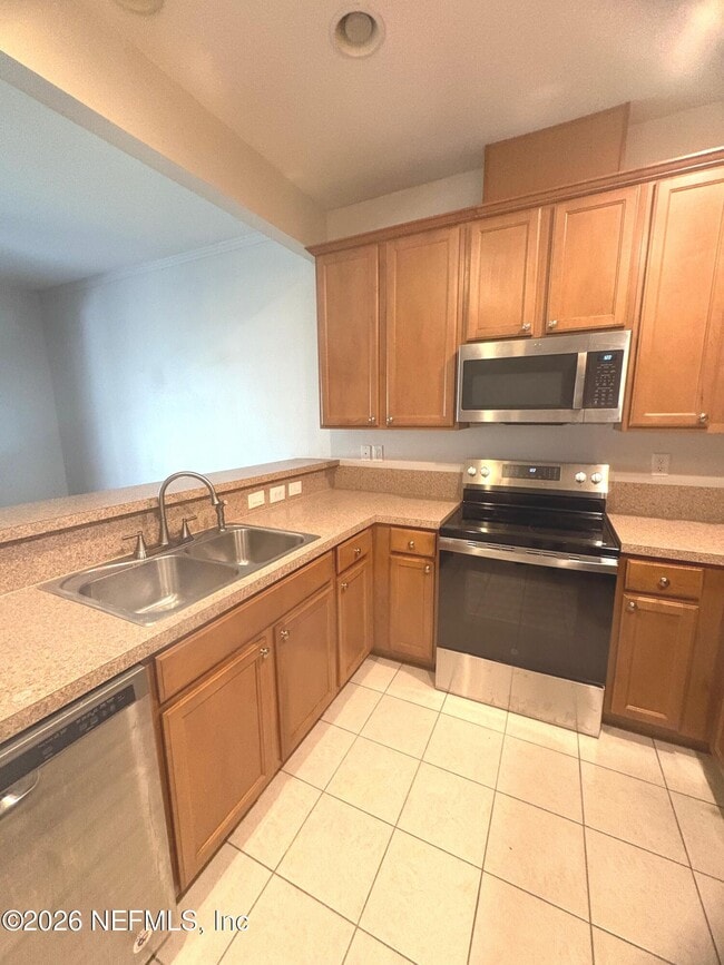 Building Photo - 607 Crystal Way