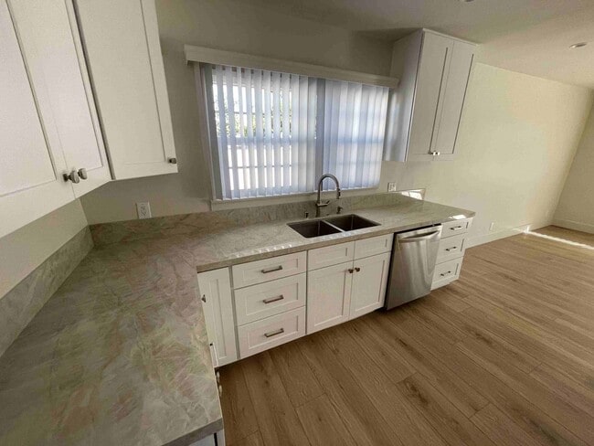 Building Photo - COMPLETELY REMODELED WOODLAND HILLS POOL HOME!