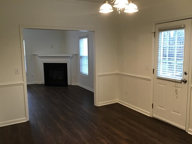 Foto del edificio - 909 Jaybird Lane