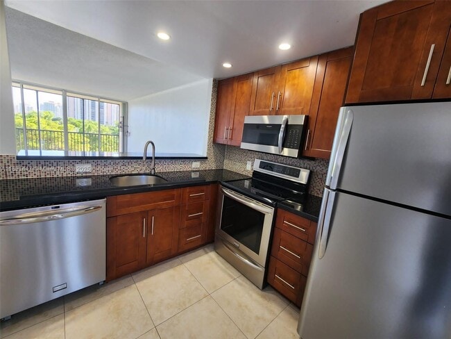 Foto del edificio - 3301 N Country Club Dr