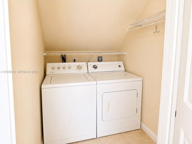 Foto del edificio - 641 E Mowry Ct