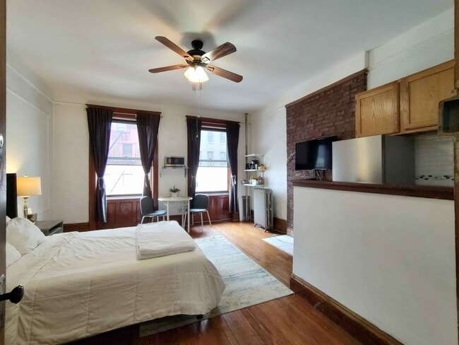 Building Photo - 556 W 161st St