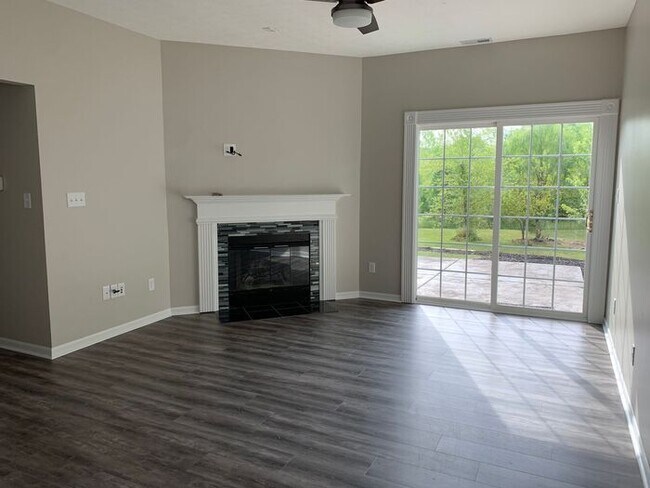 Foto del edificio - This home is available for self-guided sho...