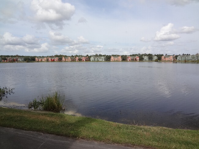 Foto del edificio - 9664 Lake Chase Island Way
