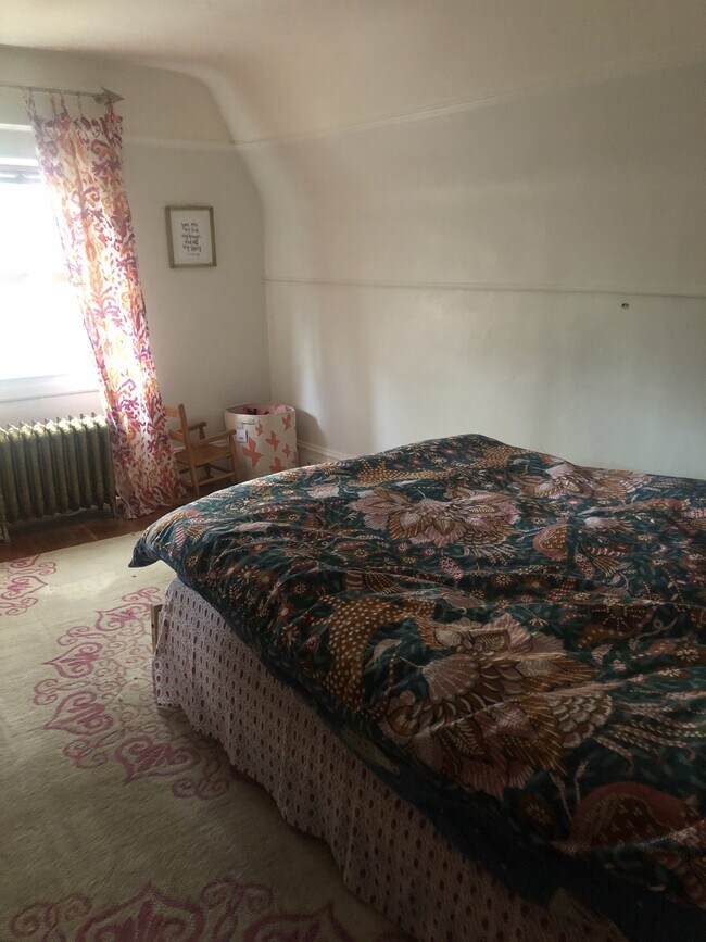 Foto del edificio - 1228 Bryan Ave