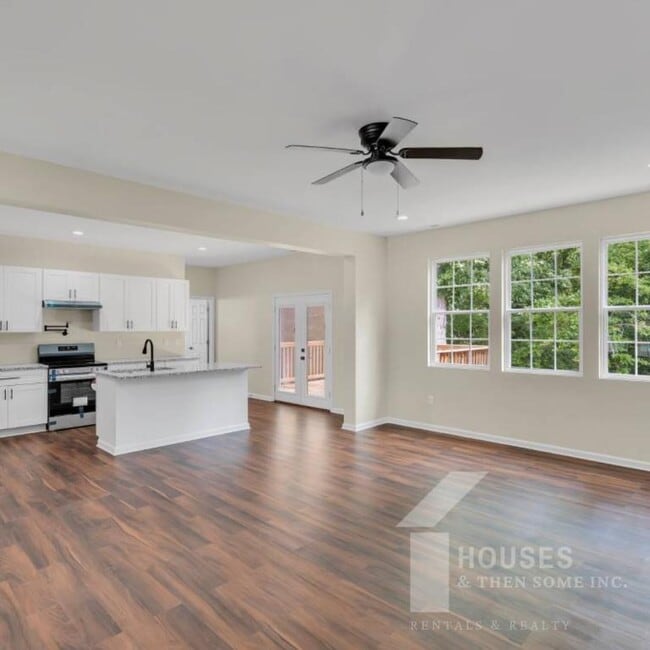 Building Photo - 1505 E Saluda Lake Rd