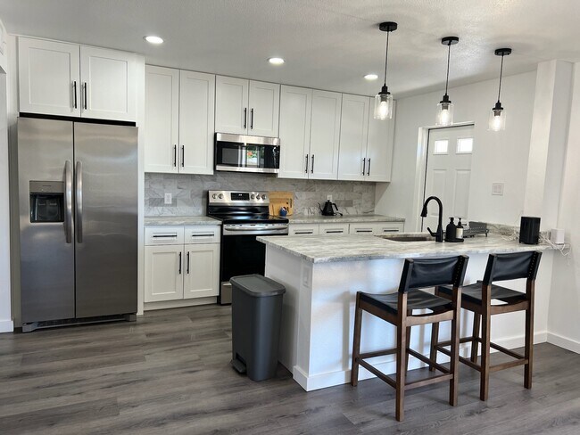 Cocina - 907 E Broadmor Dr