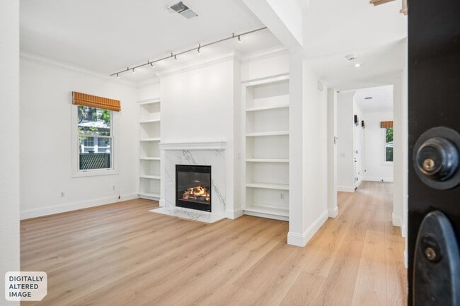 Building Photo - Luxurious Home in Downtown Palo Alto Available Now