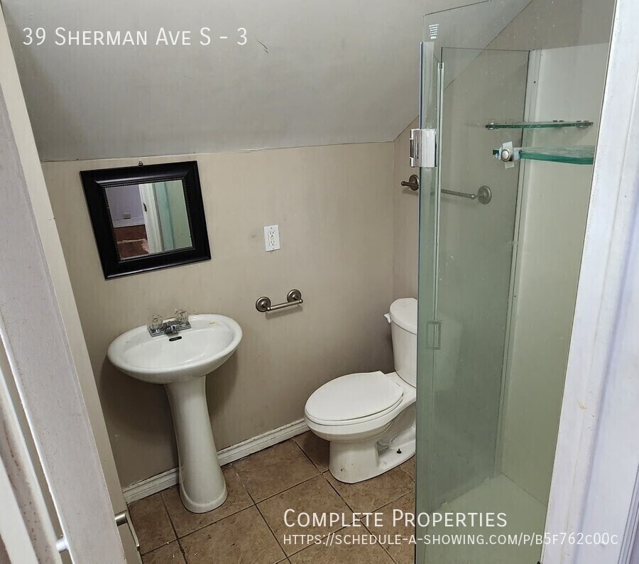 Building Photo - All Inclusive 1 Bedroom - Lots of Storage ...