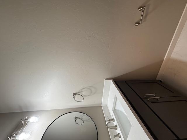 Building Photo - 600 Abadan Dr
