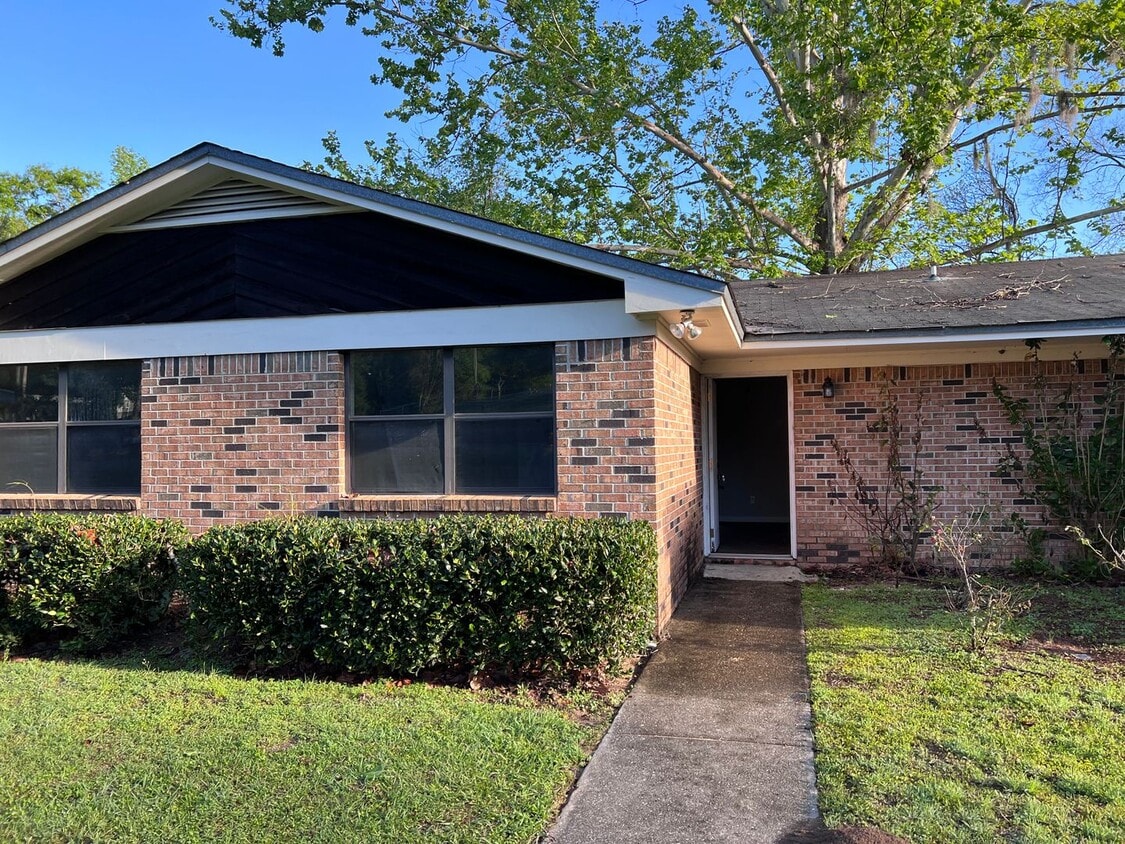 Foto principal - Spacious Duplex just north of I10 and Monroe