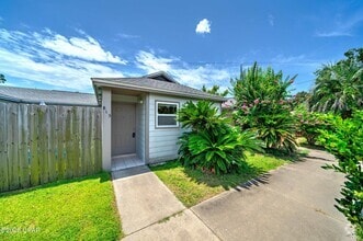 Building Photo - 815 Premier Dr
