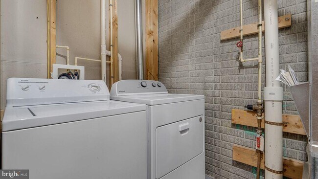 Foto del edificio - 4724 Hanrahan Pl