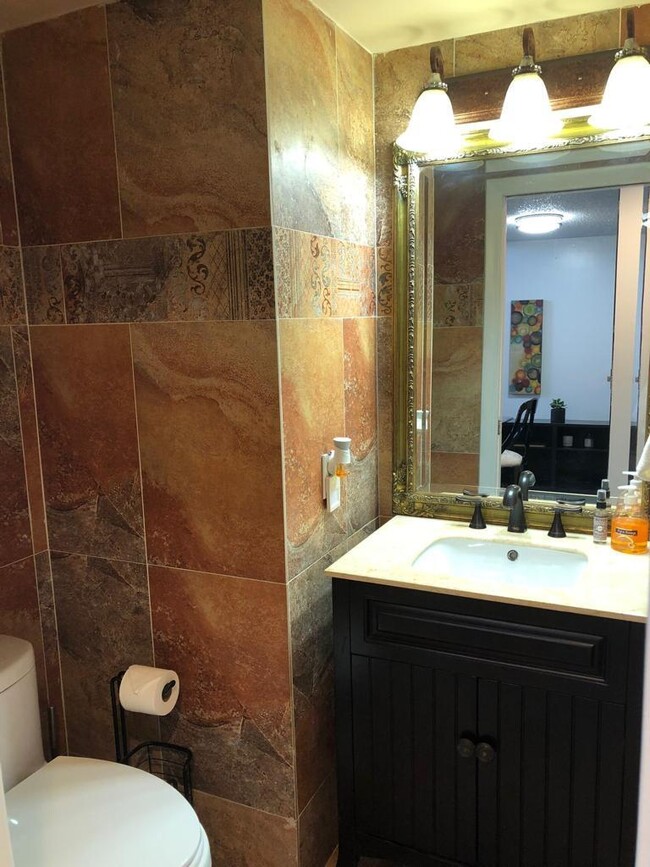 Foto del edificio - 12745 Westhampton Cir