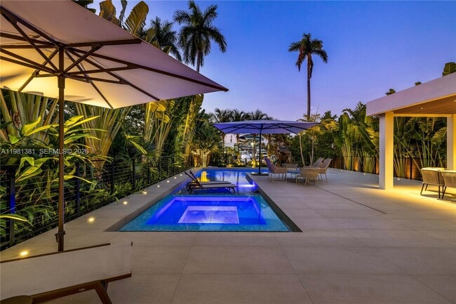 Foto del edificio - 707 NE 77th St