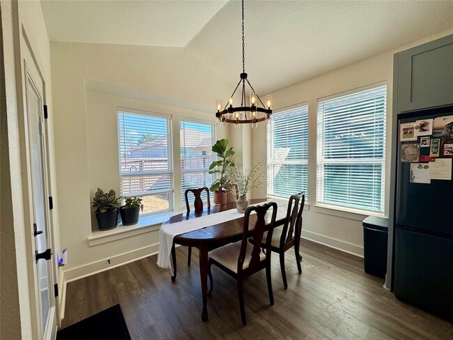 Foto del edificio - 853 Cypress Ln
