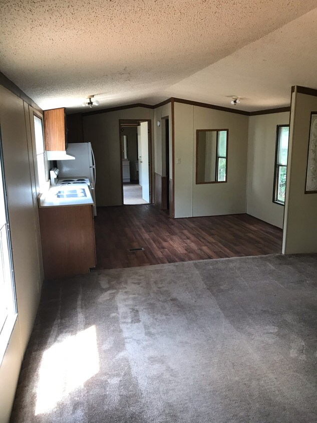 Building Photo - 112 Whittle Park Dr