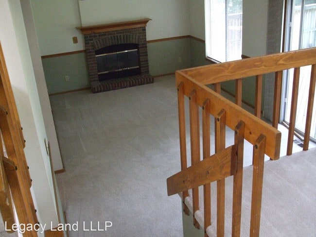 Building Photo - 3 br, 2.5 bath House - 8974 S Bermuda Run