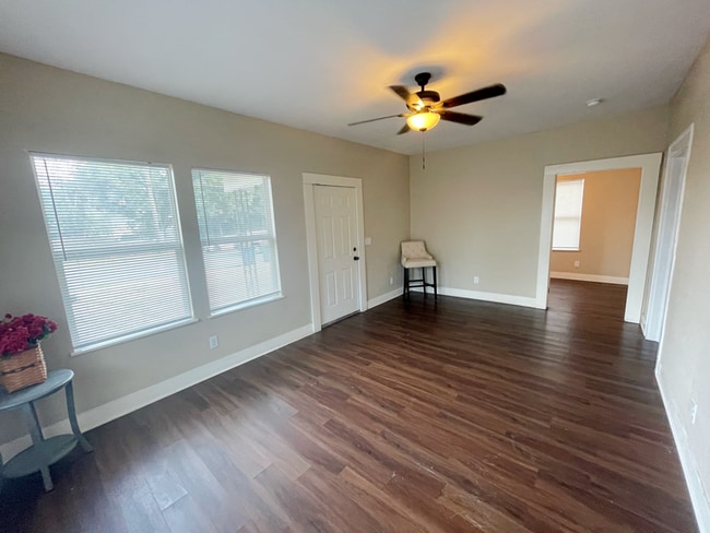 Photo - 1425 Quintana Rd House