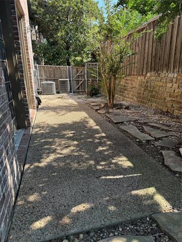 Building Photo - 2415 Greymore