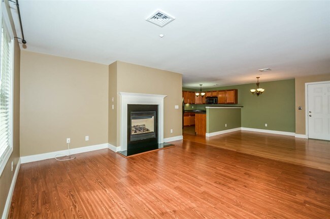 Building Photo - 1216 Lilac Ln