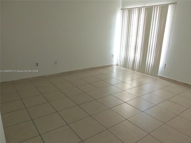 Building Photo - 4156 Inverrary Dr