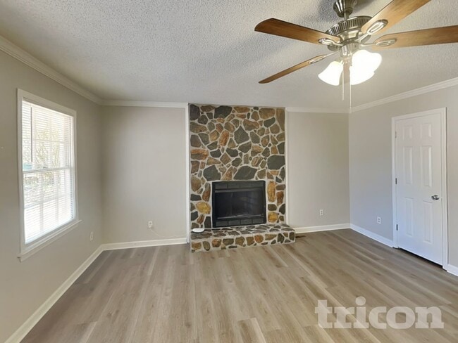 Building Photo - 385 Nectarine Dr