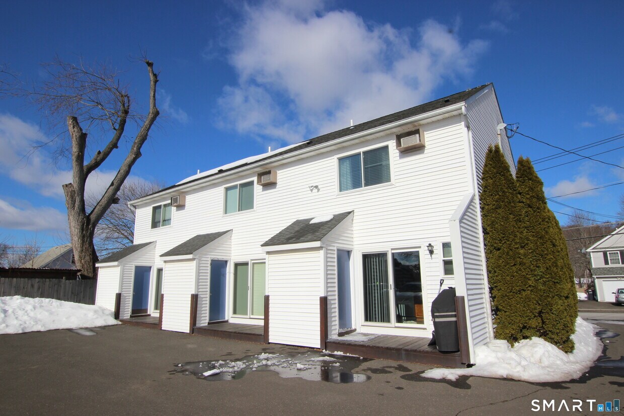 Building Photo - 34 James St