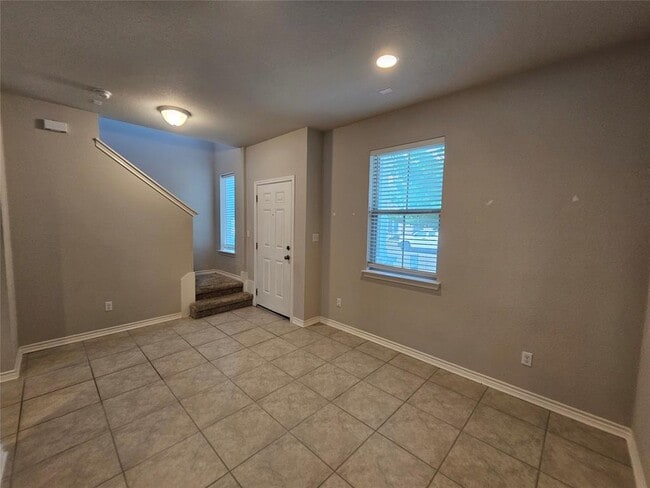 Building Photo - 1721 Artesian Spgs Xing