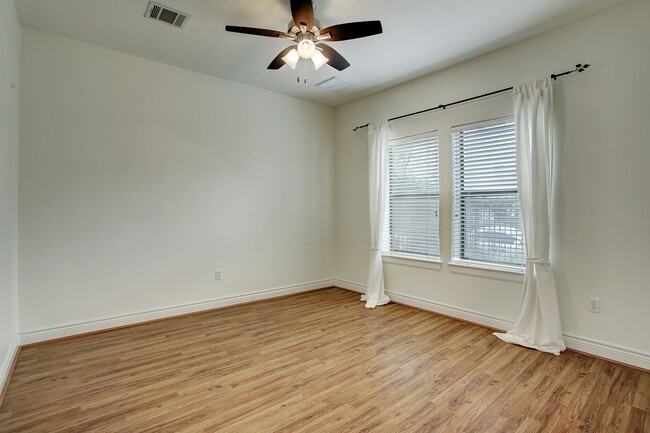 Foto del edificio - 1403 Rosedale St