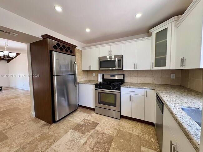 Foto del edificio - 6979 SW 110th Ct