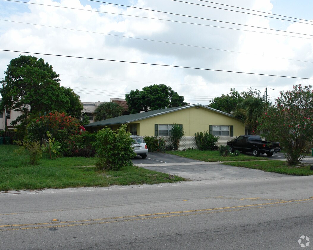 Primary Photo - 5631 NW 15th St