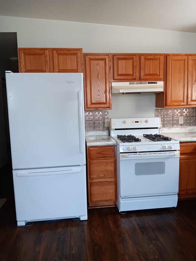 Kitchen appliances - 4009 14th Ave