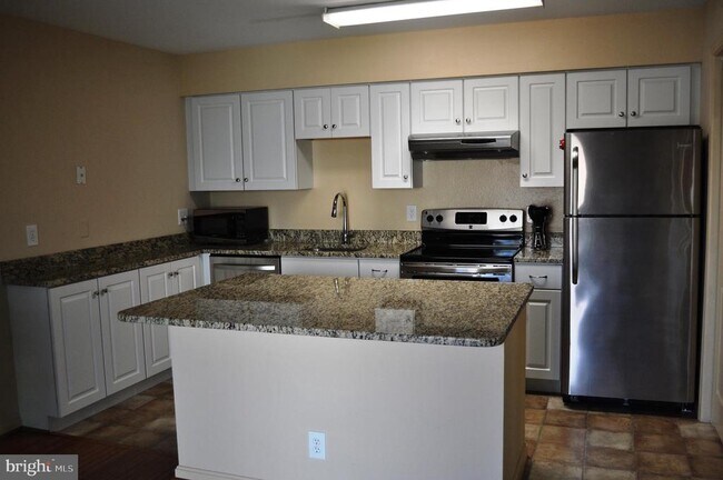 Foto del edificio - 3306 Wyndham Cir