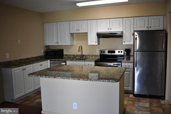 Building Photo - 3306 Wyndham Cir