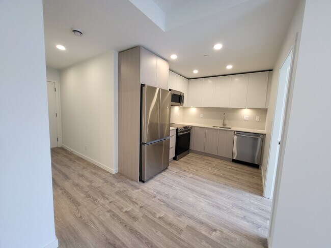 Building Photo - 13969 96 Av