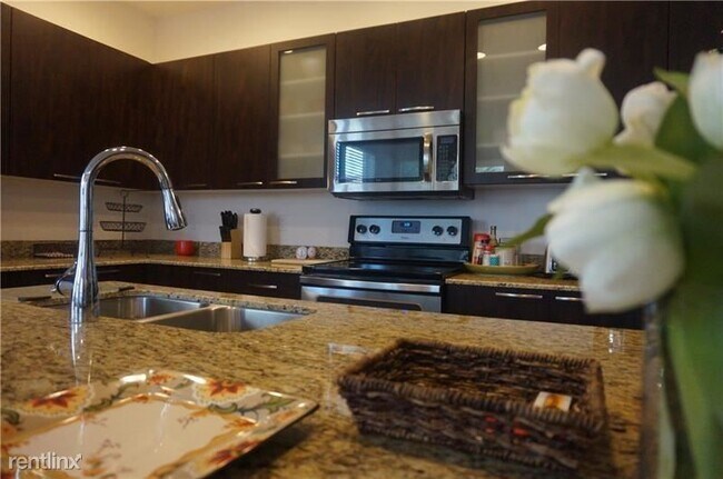 Foto del edificio - 3 br, 2.5 bath Townhome - 1501 NW 49th Ln