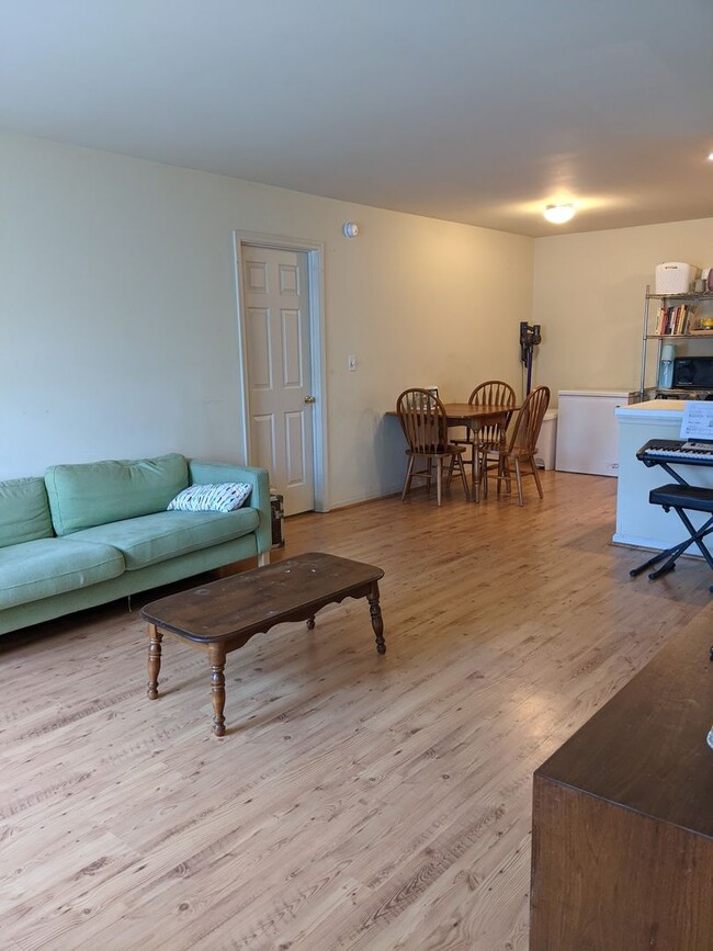 Building Photo - 1273 Millpond Rd