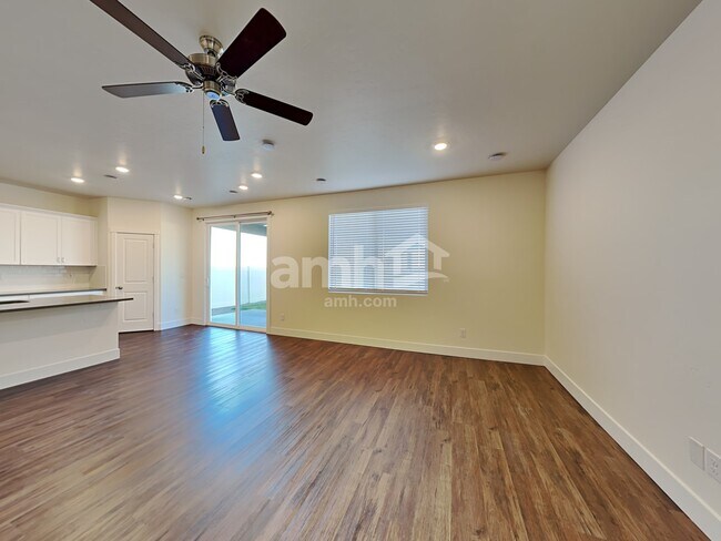 Foto del edificio - 6179 W Calle Lingo