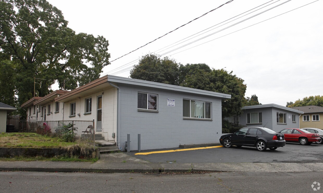 Building Photo - 10850 SE Penzance St